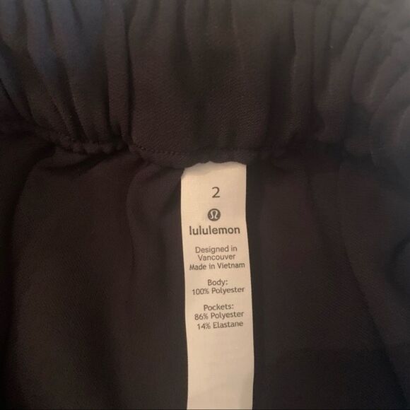 Lululemon Noir Shorts - Picture 9 of 9